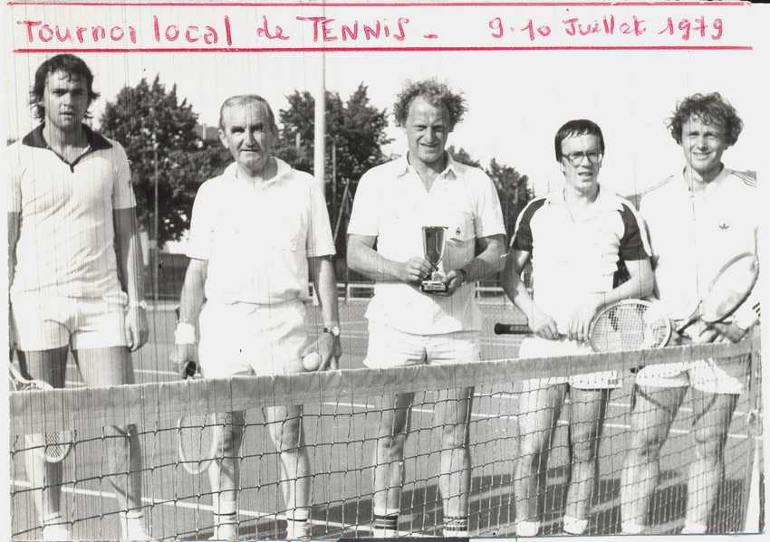 Index of /histoire/photofamille/tennis1979/images